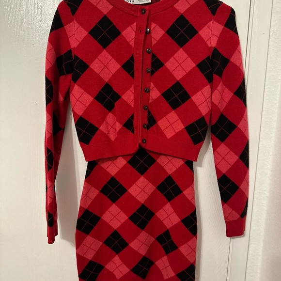 Zara Red and Black Argyle Sweater - Picture 1 of 4